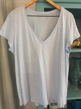 Lilly Pulitzer Etta Light Blue V-Neck Short Sleeve Tee XL EUC